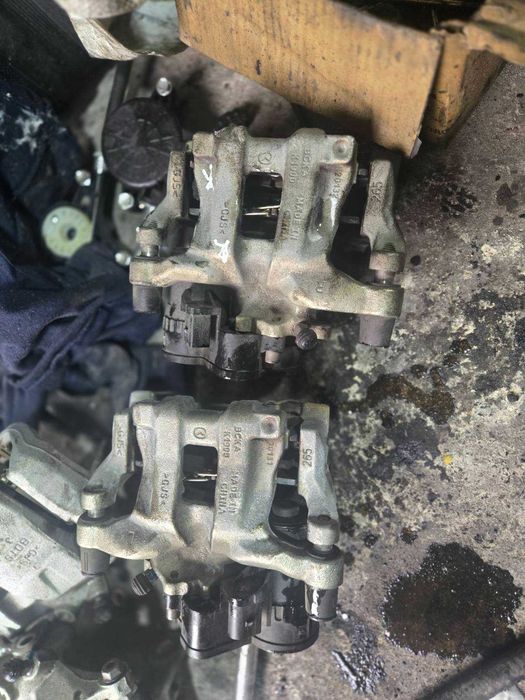 суппорт левый правый MAZDA 3 BP CX30 BDTS26990A  BDTS26980A зад перед