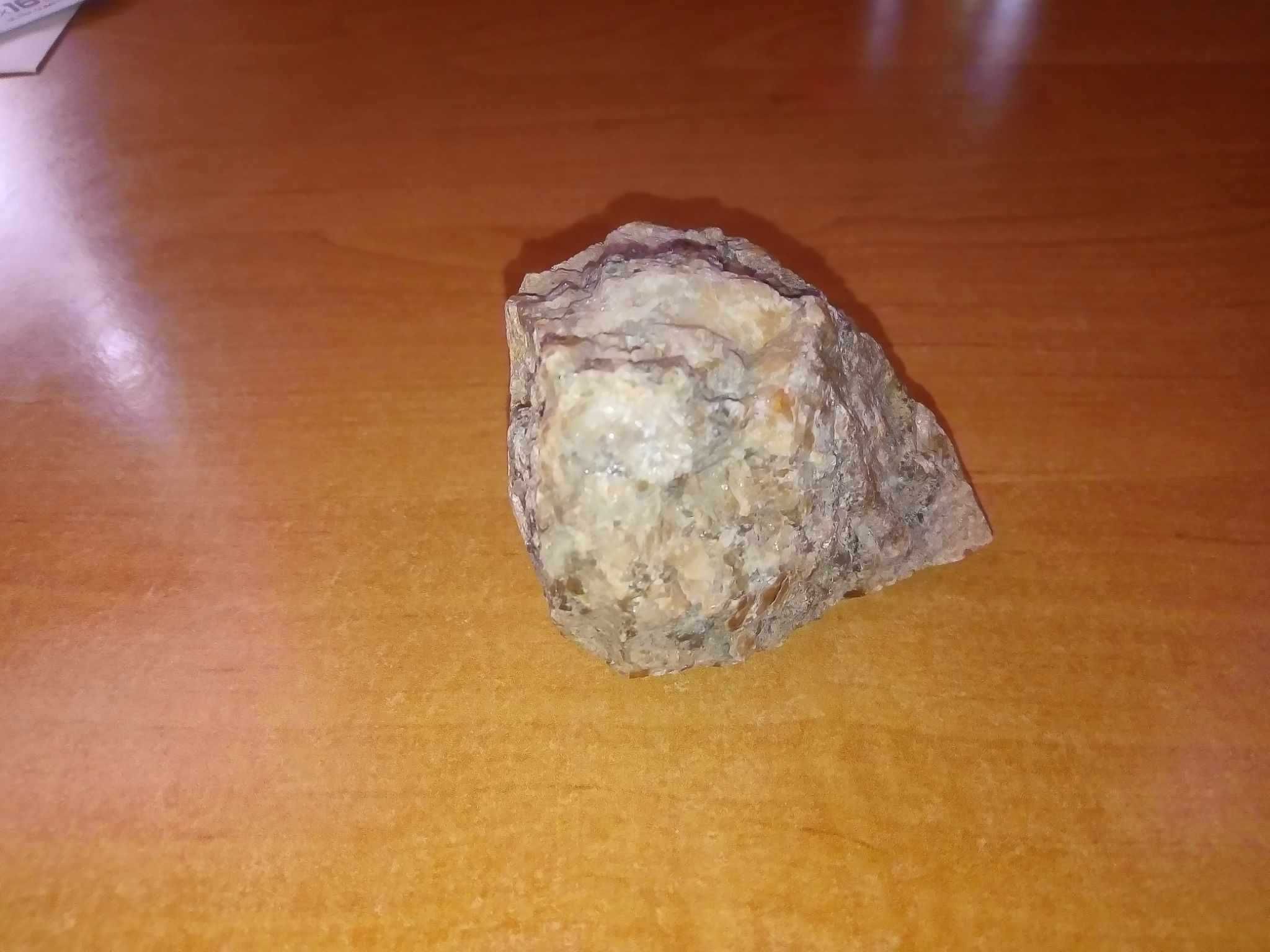 Kamień ozdobny krzemień minerał czert wiedźmi kamień wiedźmy talizman