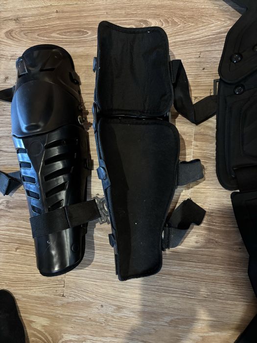 Продам ЕКІП ( черипаха наколіники і перчатки XL