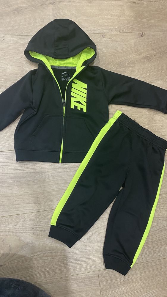 Спортивний костюм б/у Nike ріст 85-90см