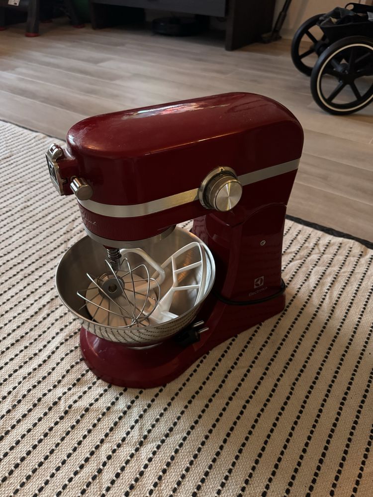 Robot planetarny kuchenny mikser electrolux