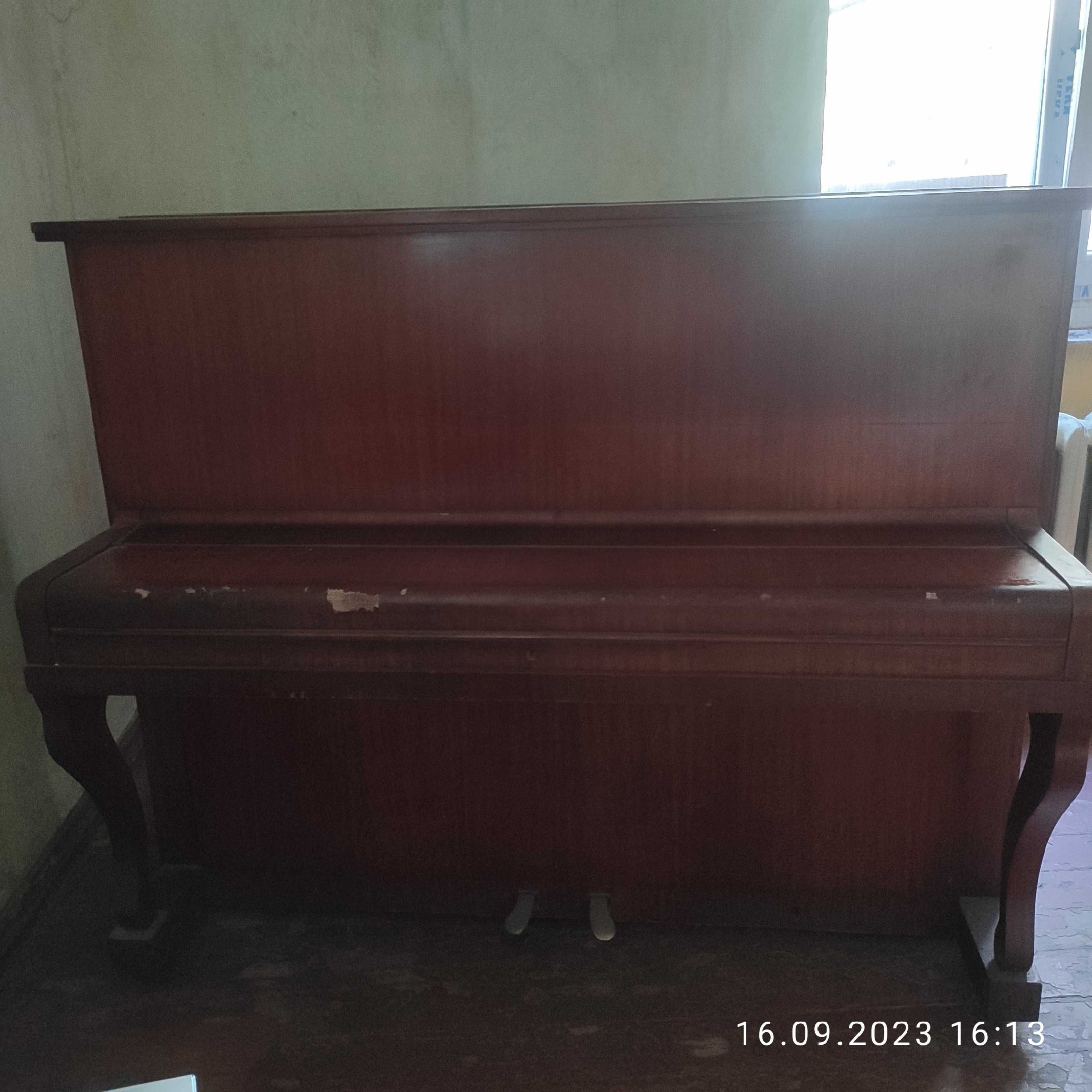 Продам пианино "Legniсa"