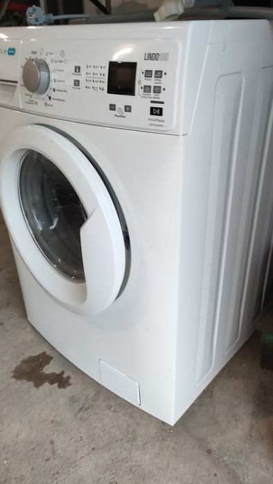 Máquina de lavar roupa Zanussi.