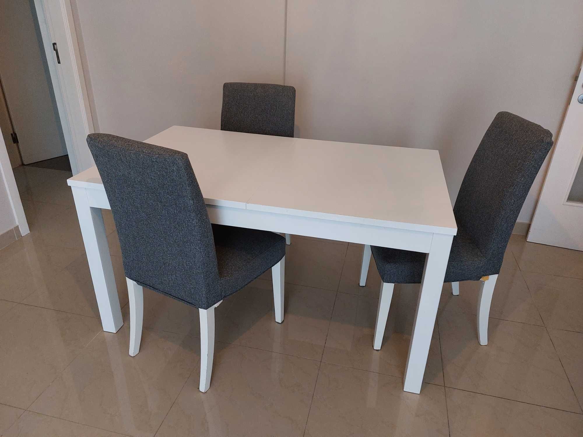 Mesa + 4 cadeiras IKEA   280€