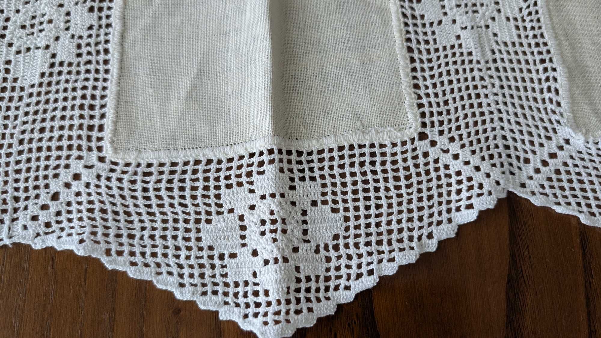 Centro de mesa linho e renda 95cmX72cm