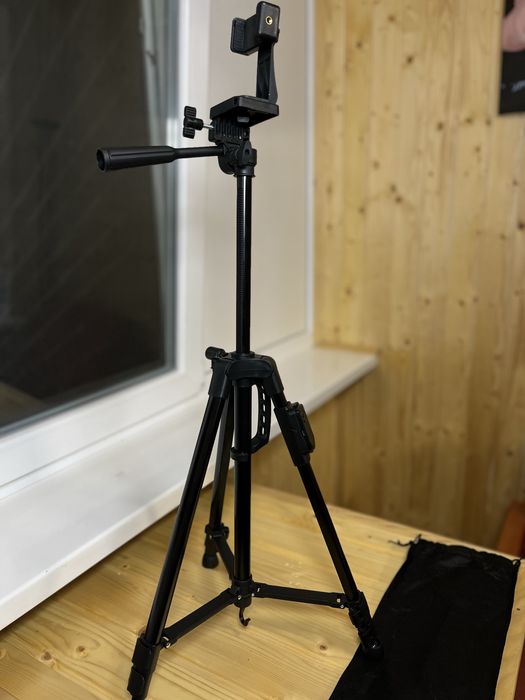 Штатив  тріпод якісний тримамач для телефонів та ішшого обладнання