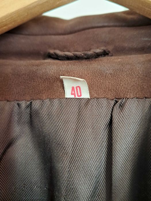 Casaco castanho de pele da Casa das Peles