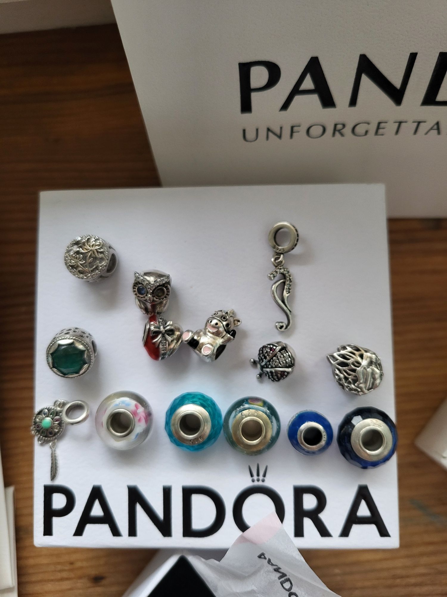 Bransoletka Pandora z sercem ,,diamencikowym,, plus srebrne charmsy