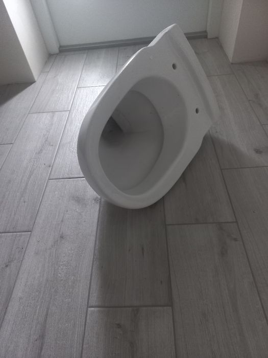 Продам підвісний унітаз
