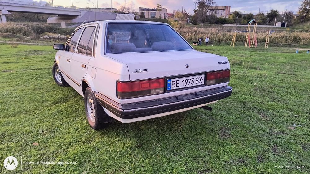 Продам Мазду 323.