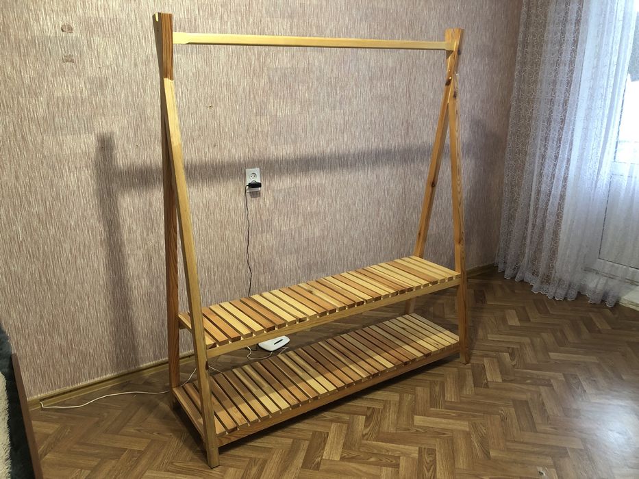 Стійка для одягу