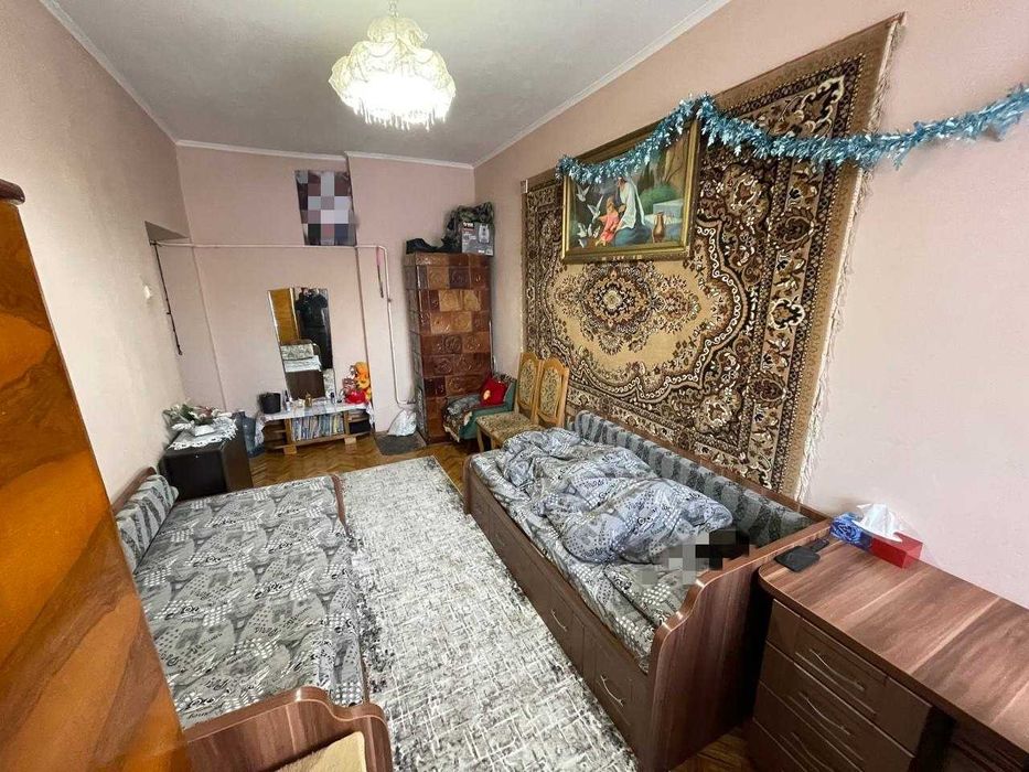 Продається 2-кімнатна квартира у центрі міста