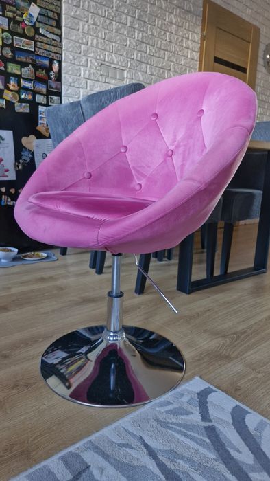 Fotel kubelkowy różowy welvet
