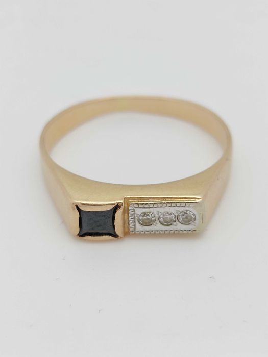 Золота печатка 585ʼʼ з оніксом і фіанітами