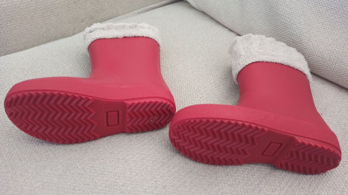 Botas IGOR n 25, usadas apenas uma vez.