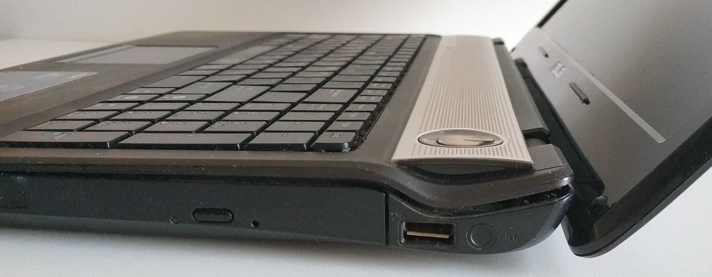 Laptop ASUS N61VG 4 GB RAM 1 GB grafika 16"