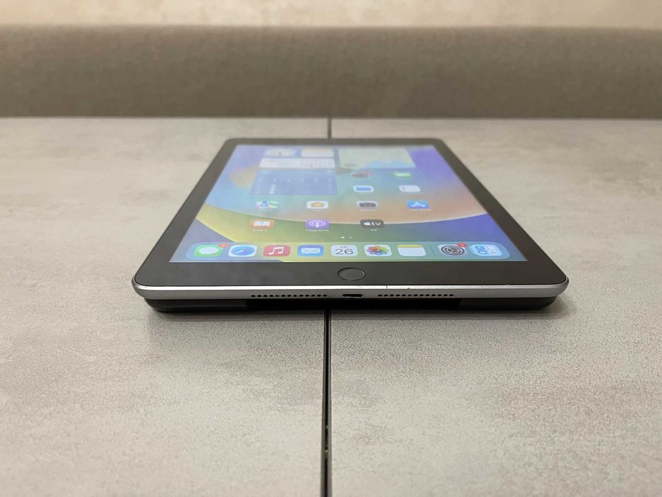Планшет Apple iPad A1822 (5 Gen., 2020), 9.7", Apple A9, 2GB, 32GB