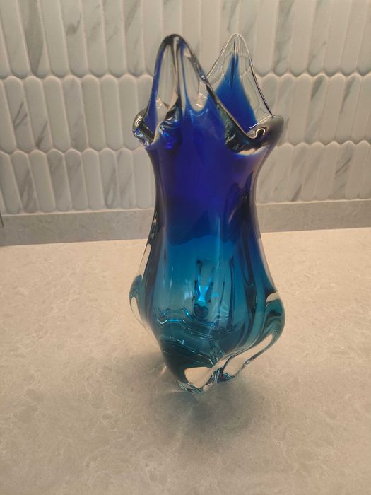 Niebieski wazon w stylu Murano
