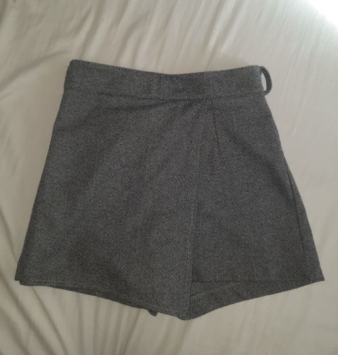 Шорти-юбка на розмір М
Бедра -84