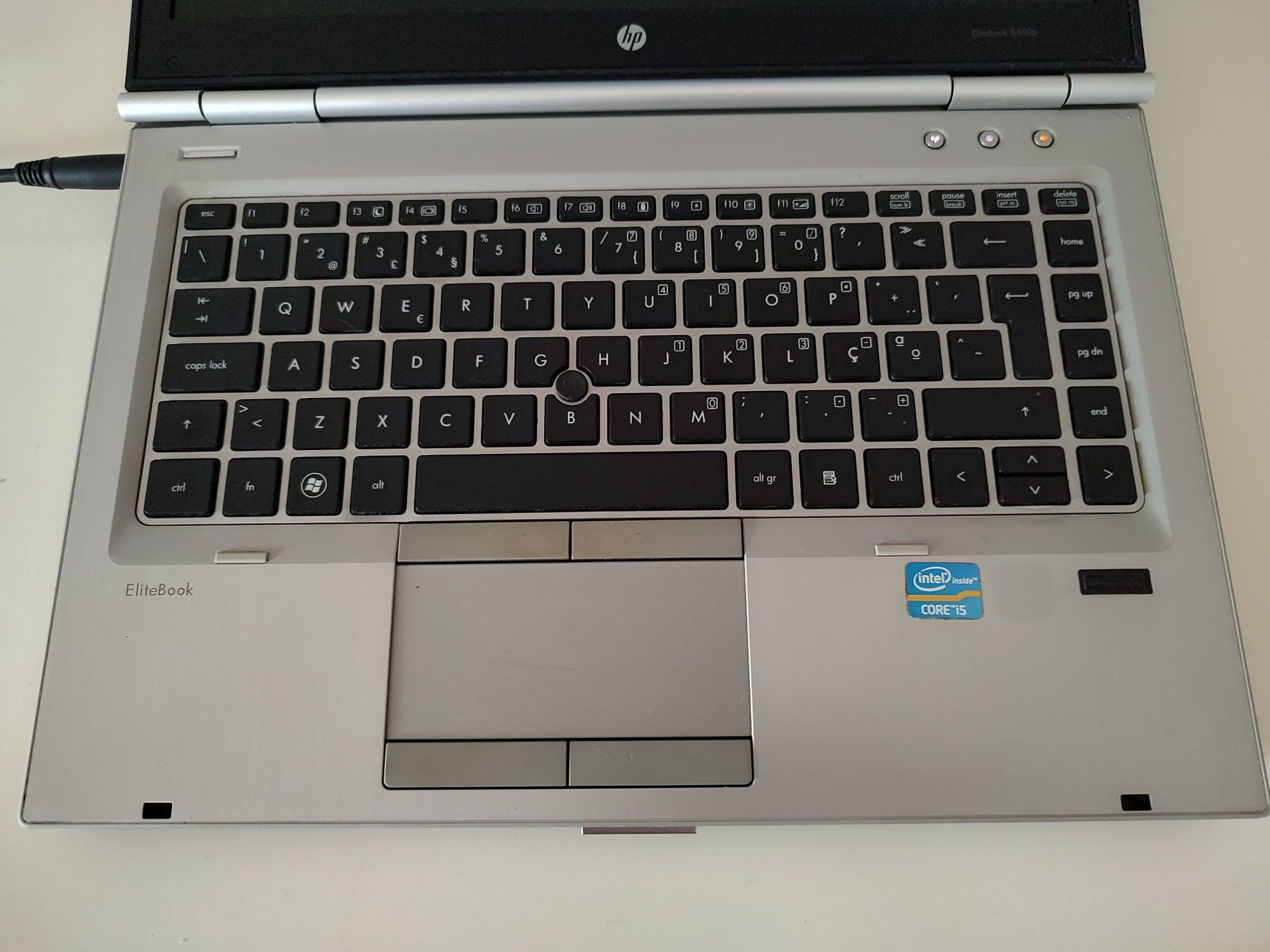 HP EliteBook 8460p ( i5-2Gen / 8GB / SSD 128GB ) + Monitor HP 17"