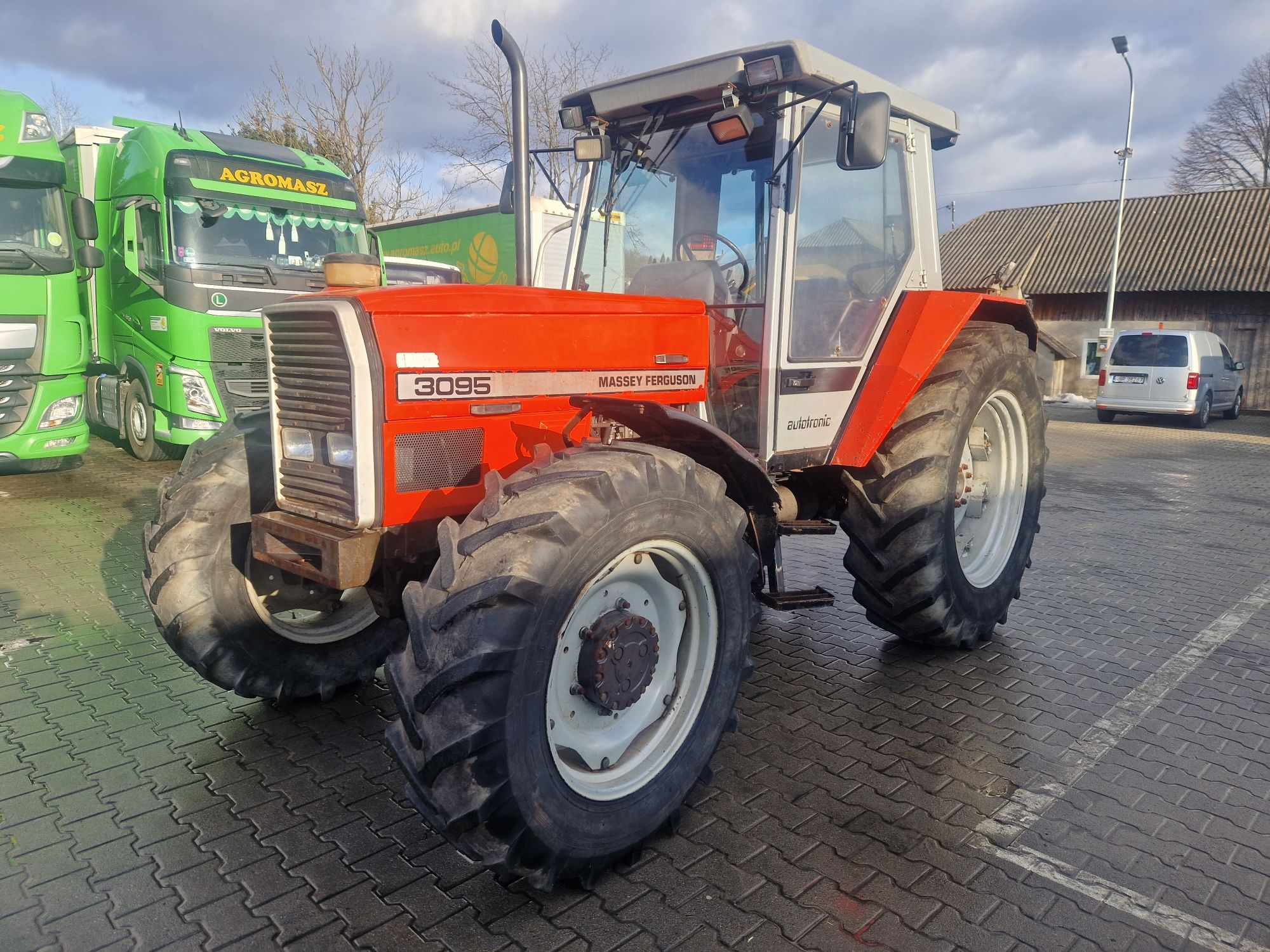 Ciągnik rolniczy Massey Ferguson 3095 pneumatyka z Niemiec