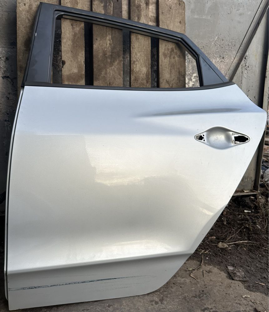 Дверь задняя левая голая Hyundai IX35 код краски 9S