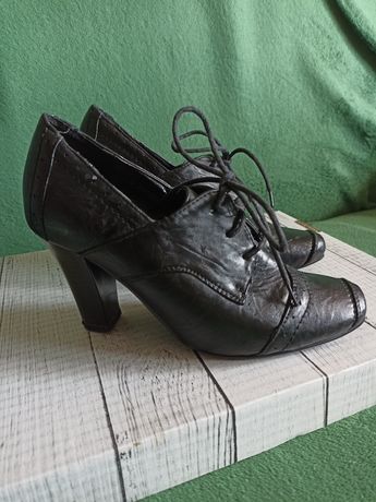 Damskie buty Clara Barson r. 35