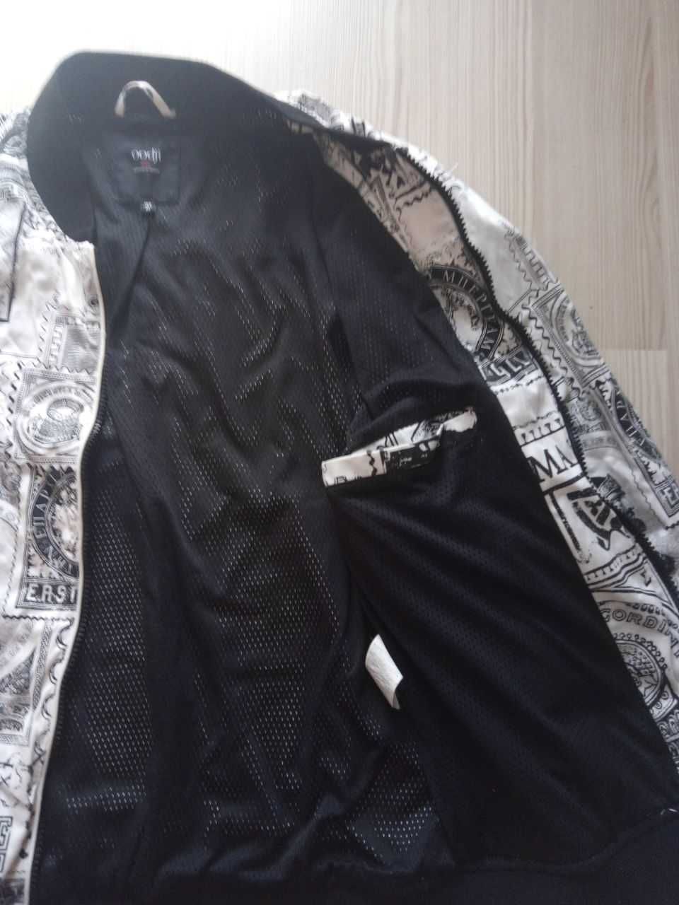 Куртка-ветровка на парня 15-16лет (размер М )