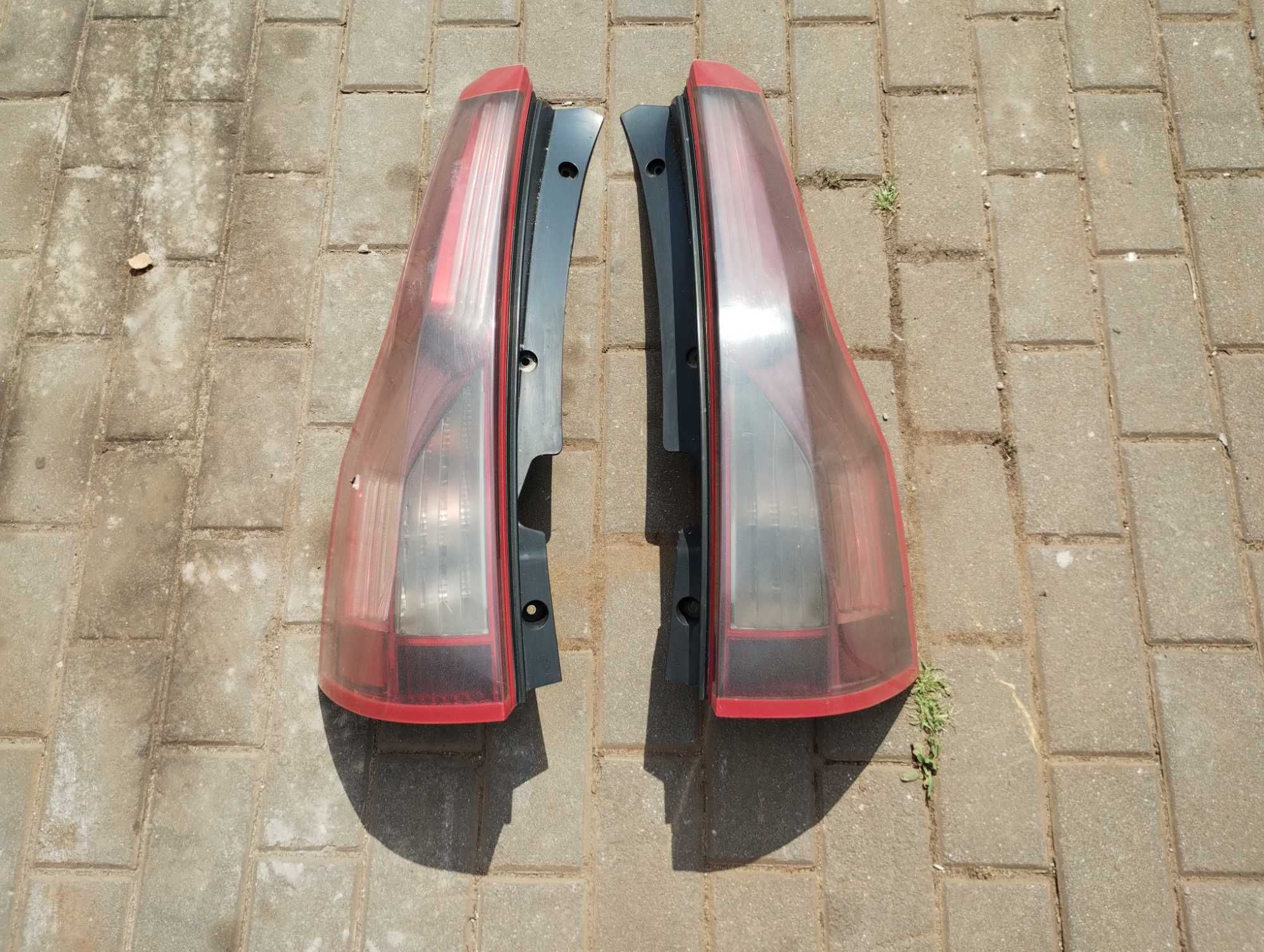 Citroen c4 grand picasso I lampy tylne  prawa lewa