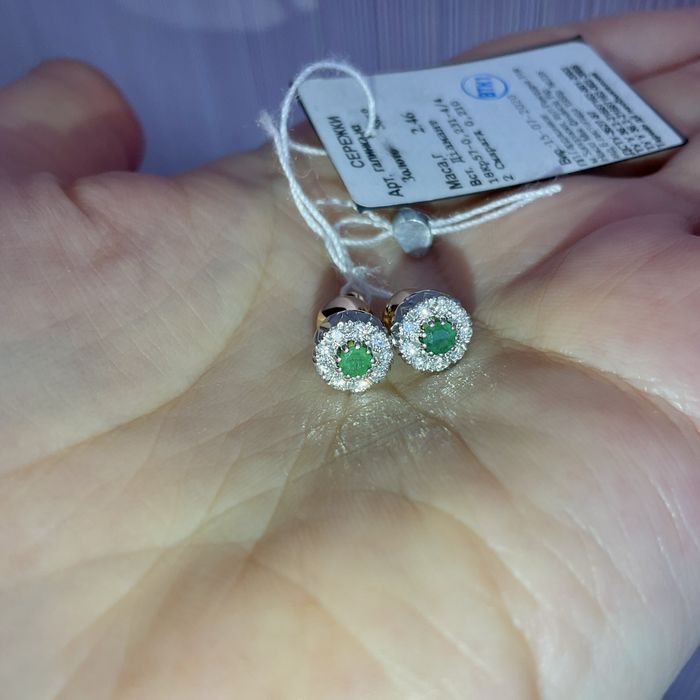 Сережки с бриллиантами. Пусеты изумруд и диамант. Кульчики золото.