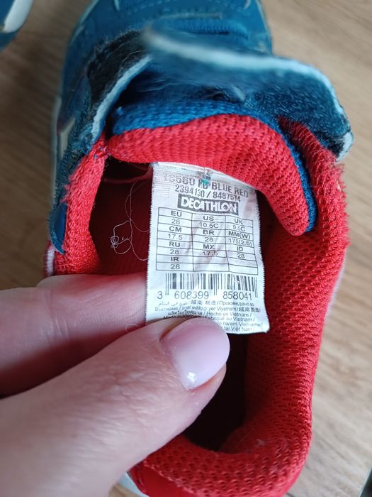 Кросівки Artengo 28