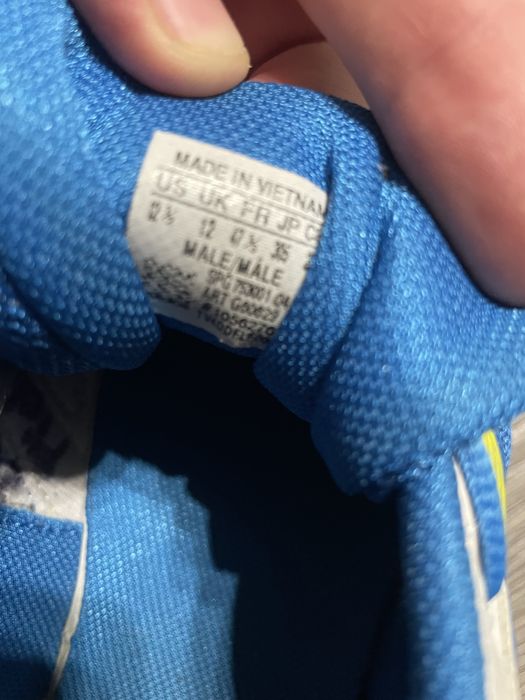 Спортивні кросівки adidas 46-47