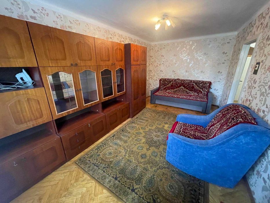 1-кв пр-кт Каденюка 15, метро Дарница та Чениговска, Дарницка пл