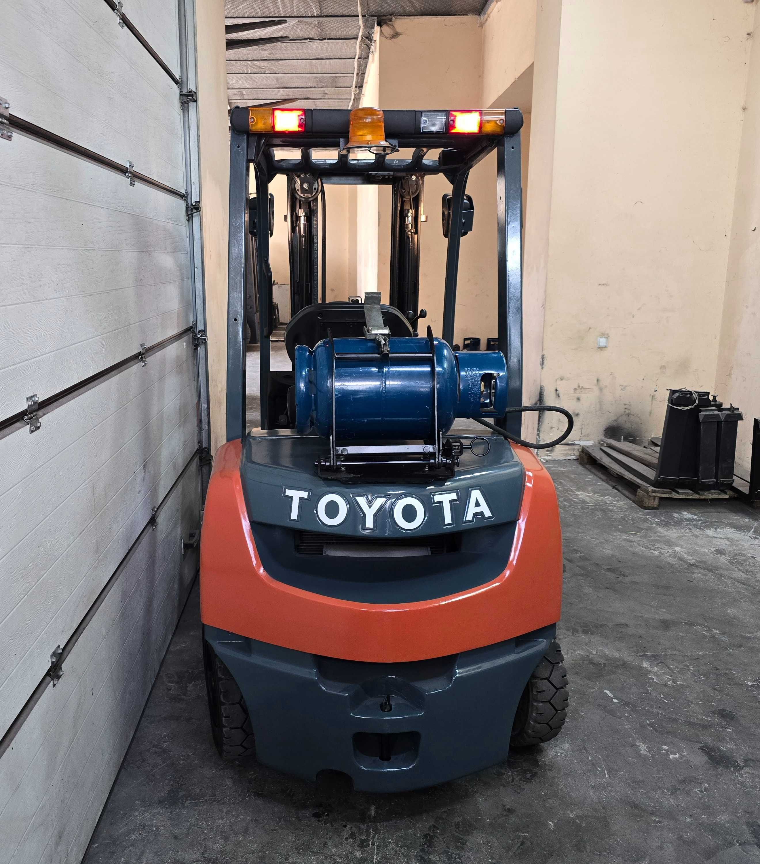 Навантажувач вилковий, газовий Toyota 2.5 тонн/Погрузчик вилочный