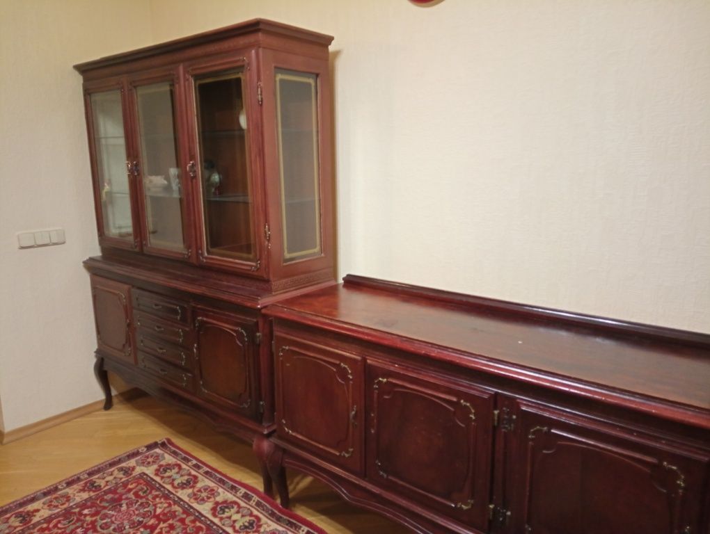 Комплект мебели в Фастове (сервант+трюмо),Румыния - 9000 грн