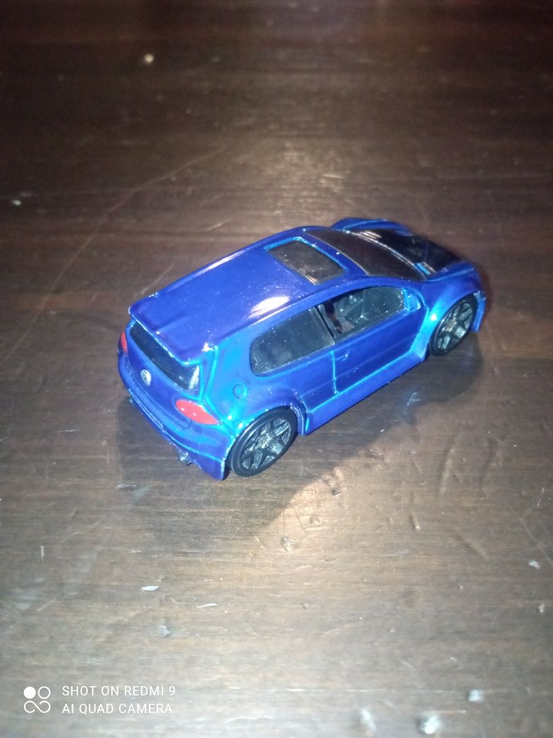 Volkswagen Golf GTI hot wheels granatowy A