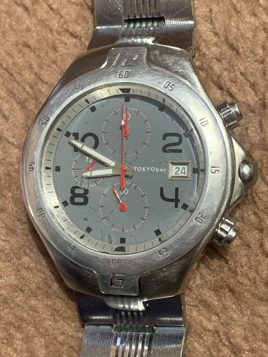 Часы разные. Механические и кварцевие.