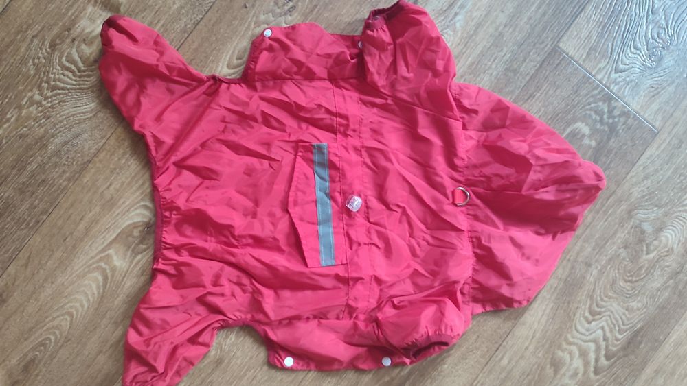 Жилетка, дождевик, зимний костюм.