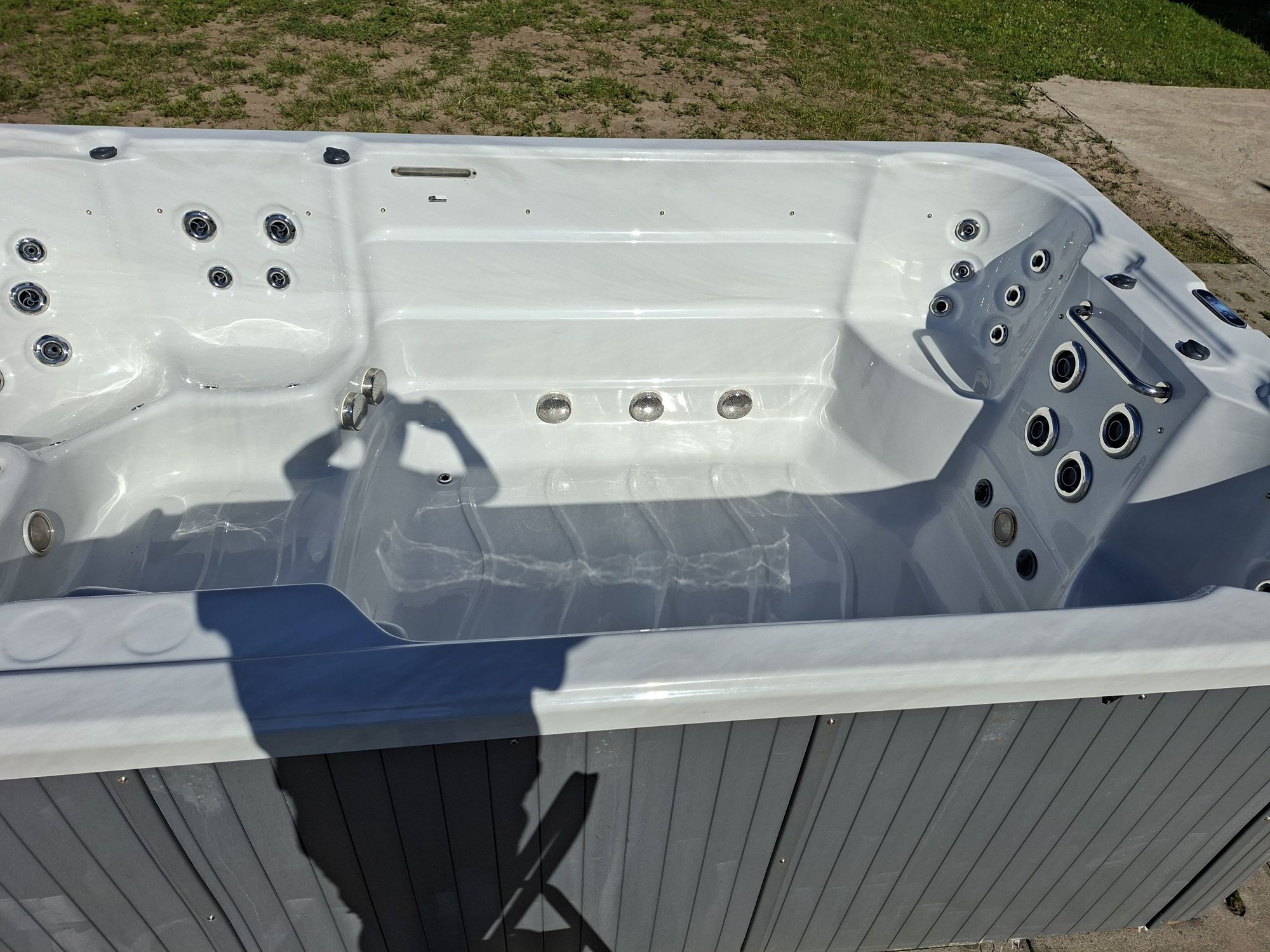 Jacuzzi swim spa