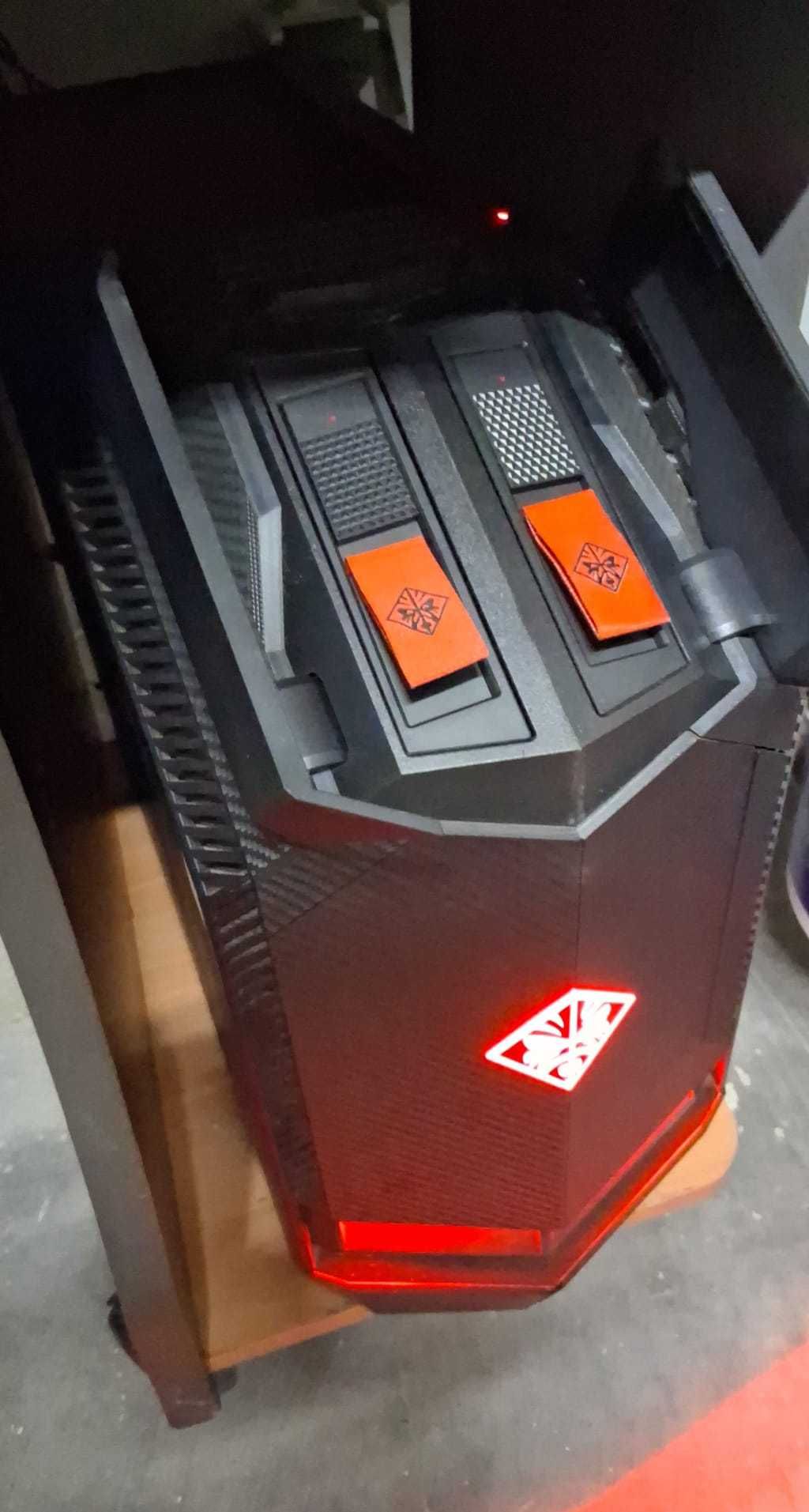 Computador HP OMEN 880 + ecrã Asus  22" + teclado hp + rato