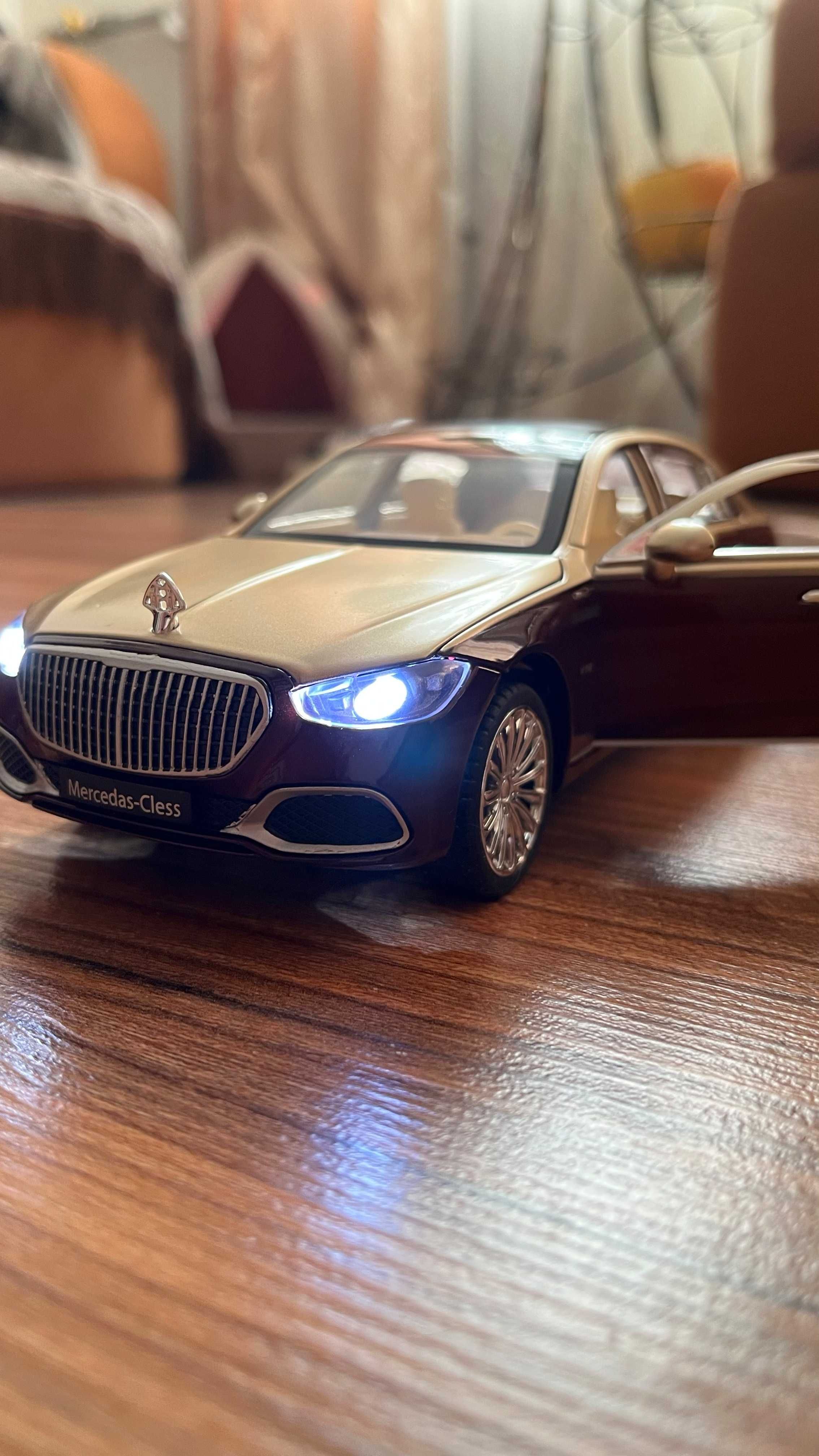 Колекційна машинка Maybach s600 (1:24)