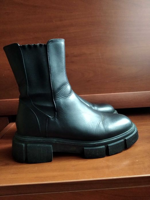 Демисезонные ботинки zara натуральная кожа