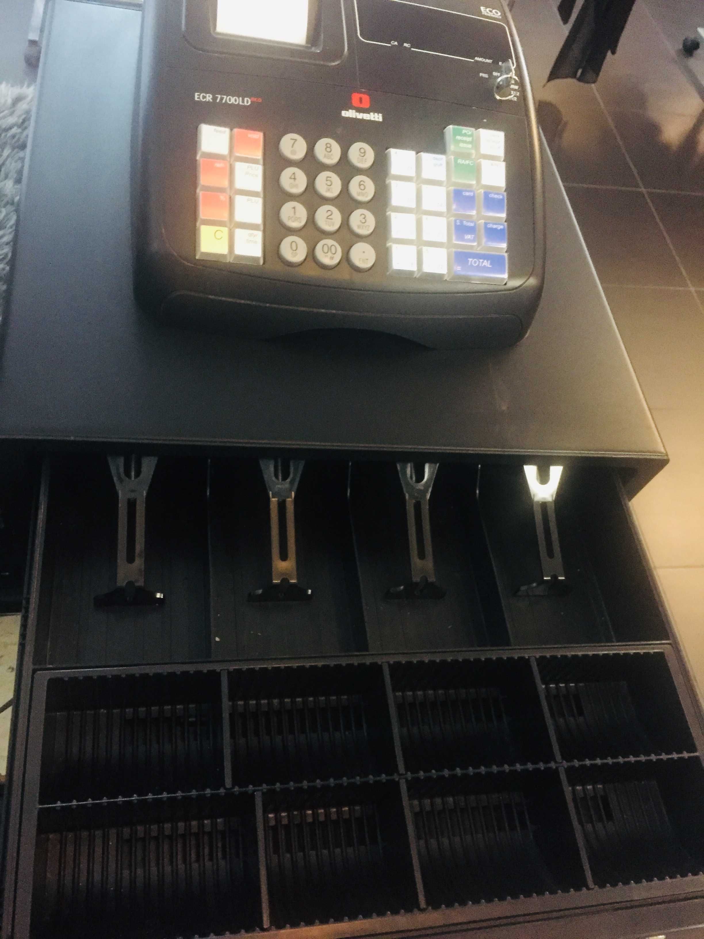 Vendo máquina de registar Olivetti a funcionar