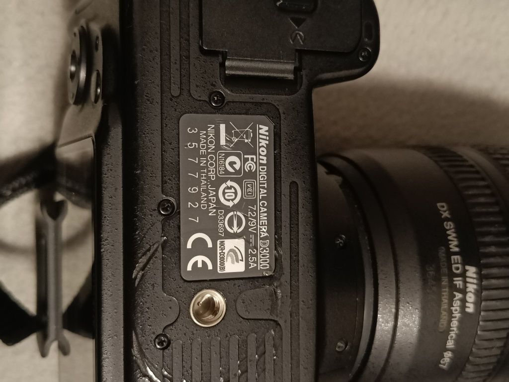Nikon D3000 (plus nikkor 18-70, nikkor 18-55)