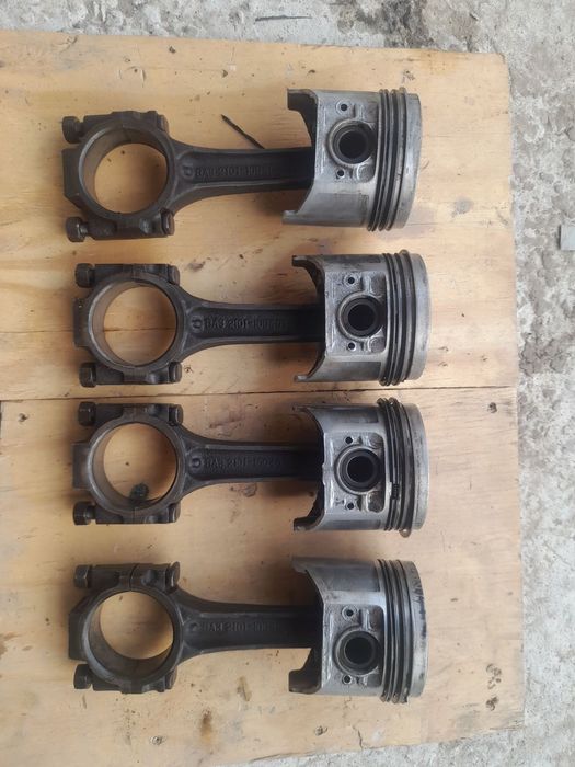 4 шатуна з поршнями Ваз 2101-07