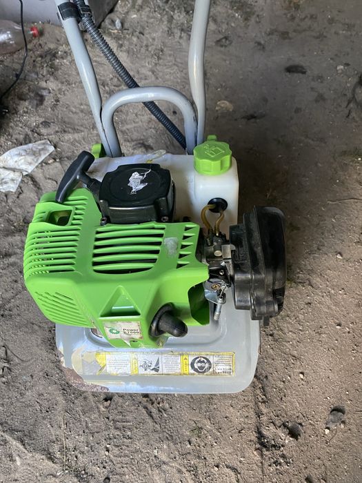 Glebogryzarka spalinowa.