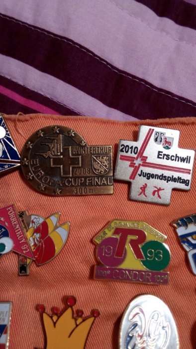 Pin metálico bom estado