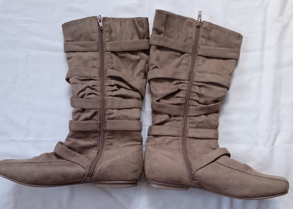 Чоботи нові,37 р