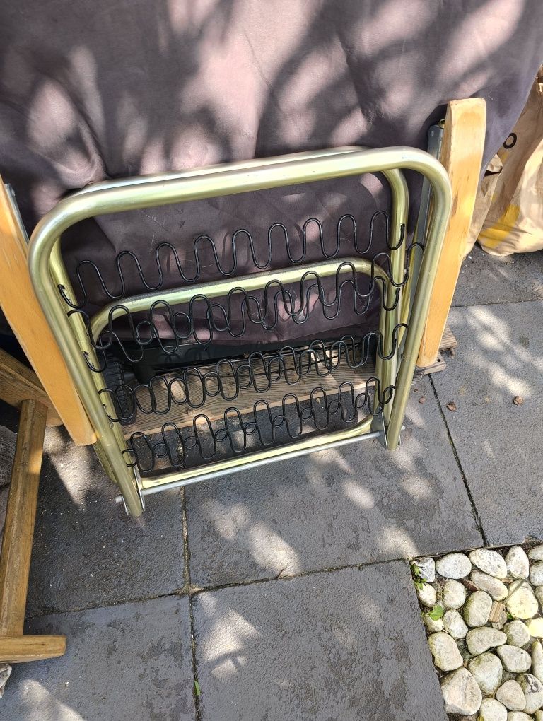 Krzesło ogrodowe składane bez poduszki.