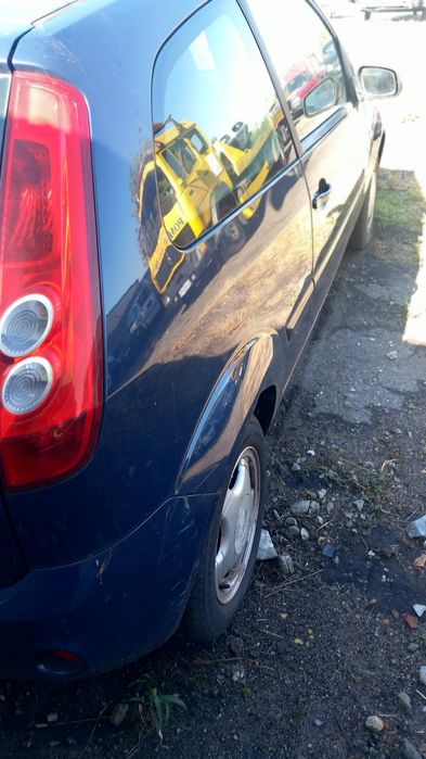 Ford Fiesta mk6 na części maska drzwi silnik lampy